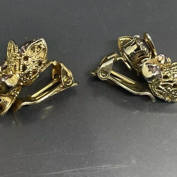 Vntg Art Nouveau Purple Crystals Goldtone Filigree Pin/clip earring set. - Picture 7 of 16